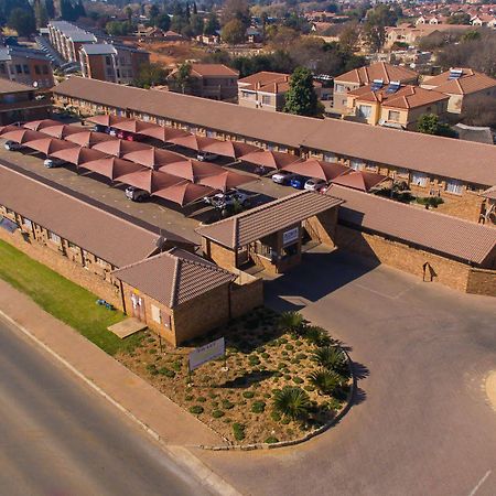 Rudman Townhouses - Or Tambo Airport Boksburg Esterno foto