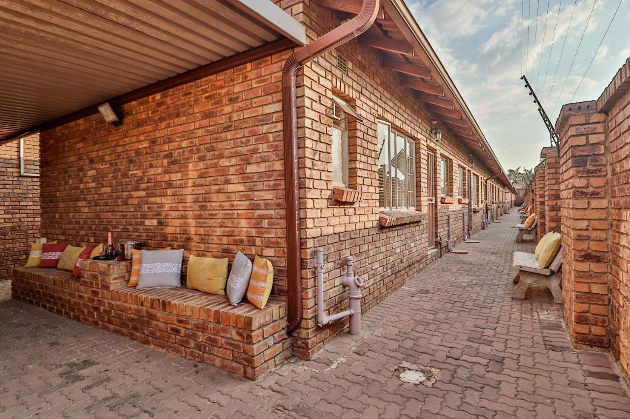 Rudman Townhouses - Or Tambo Airport Boksburg Esterno foto