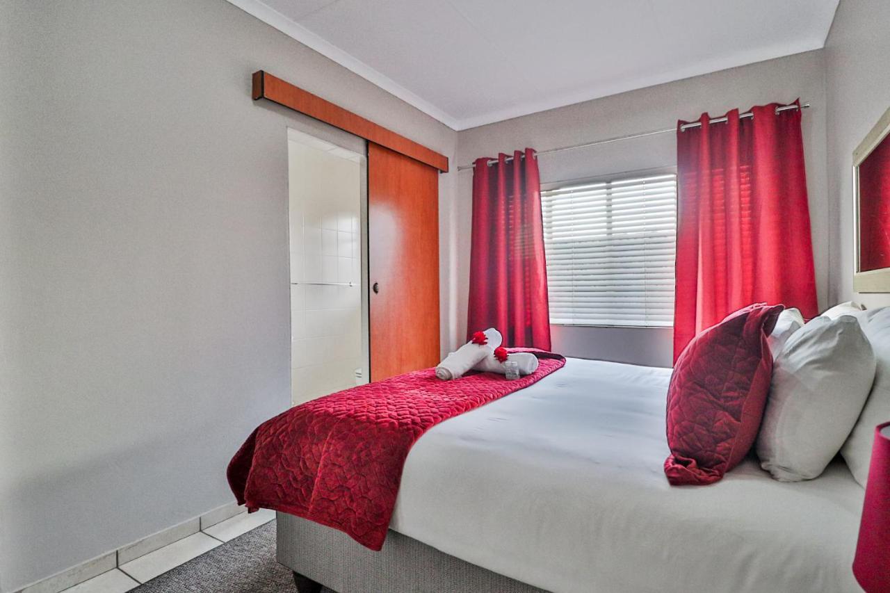 Rudman Townhouses - Or Tambo Airport Boksburg Esterno foto