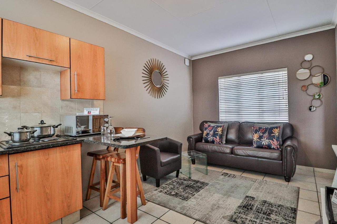 Rudman Townhouses - Or Tambo Airport Boksburg Esterno foto