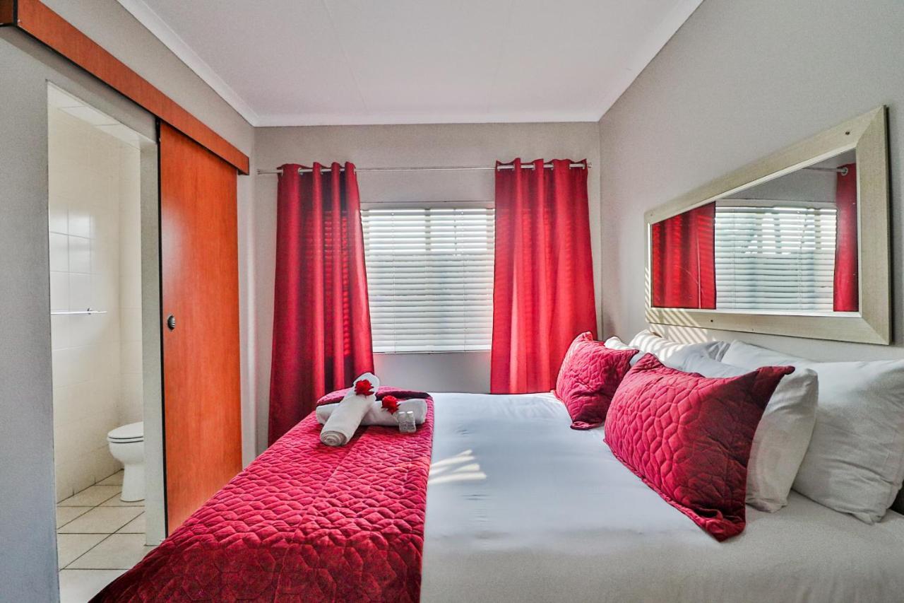 Rudman Townhouses - Or Tambo Airport Boksburg Esterno foto