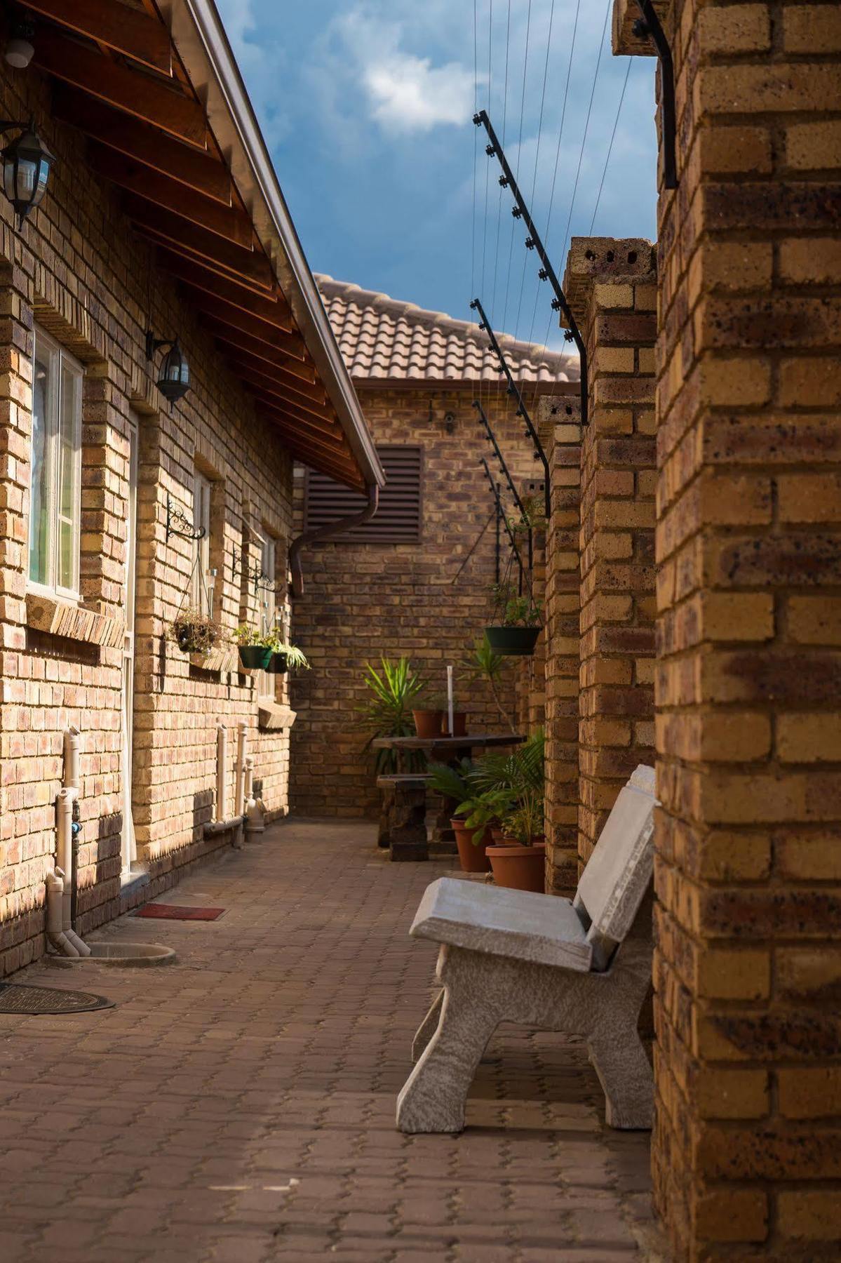 Rudman Townhouses - Or Tambo Airport Boksburg Esterno foto