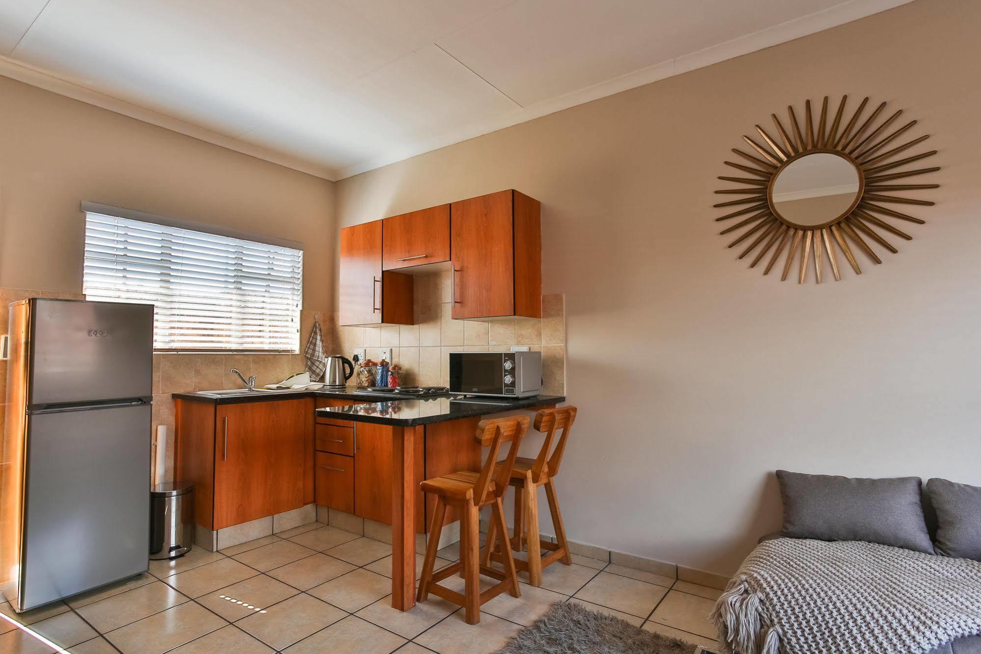 Rudman Townhouses - Or Tambo Airport Boksburg Esterno foto