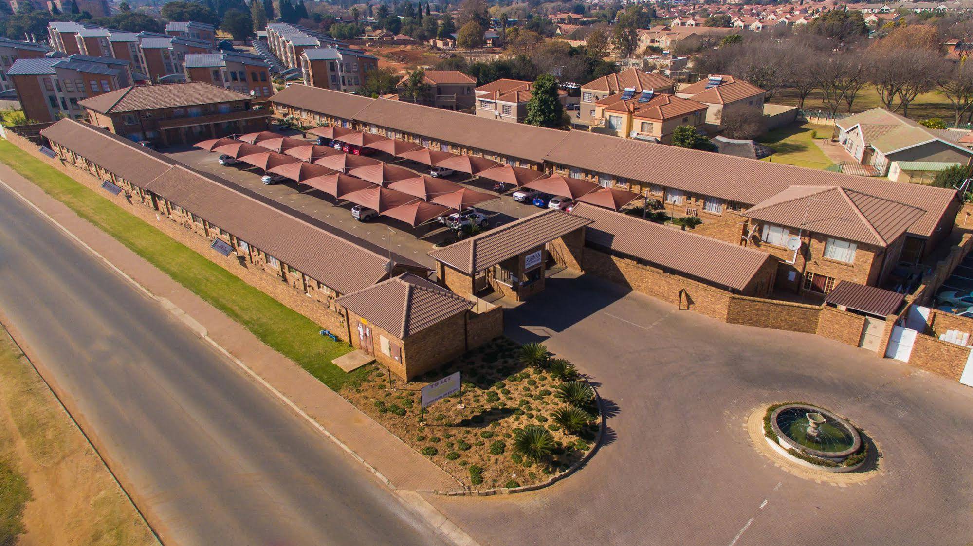 Rudman Townhouses - Or Tambo Airport Boksburg Esterno foto